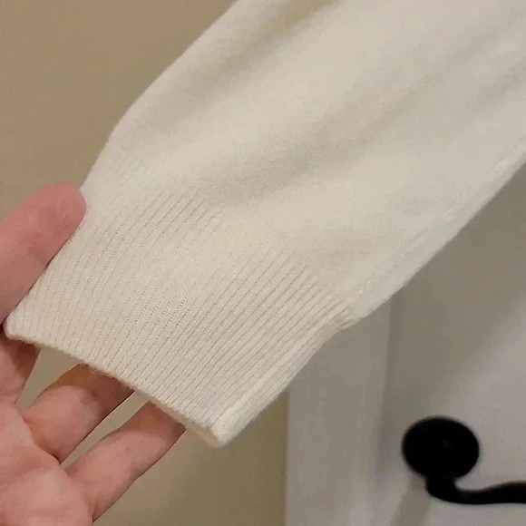 Sag Harbor Lightweight Cream Sweater Size Large - Picture 5 of 6